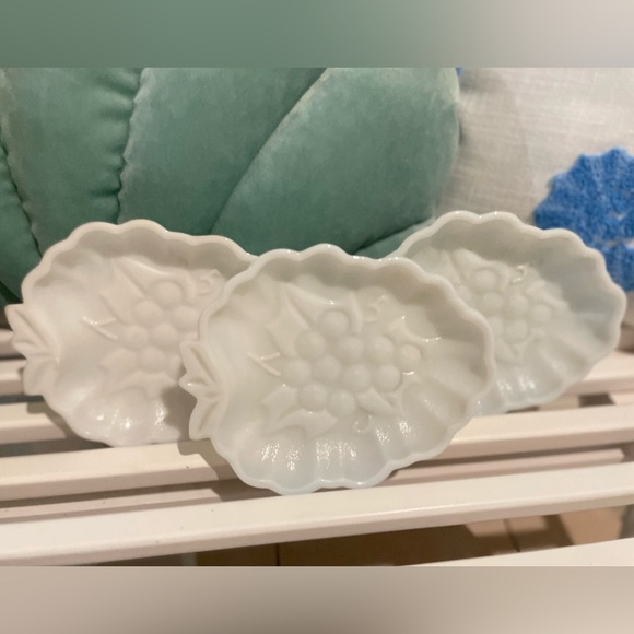 White Glass Dish Indiana Vintage Milk Glass Colony Harvest Grapes Set Of 3 MCM - Picture 4 of 13